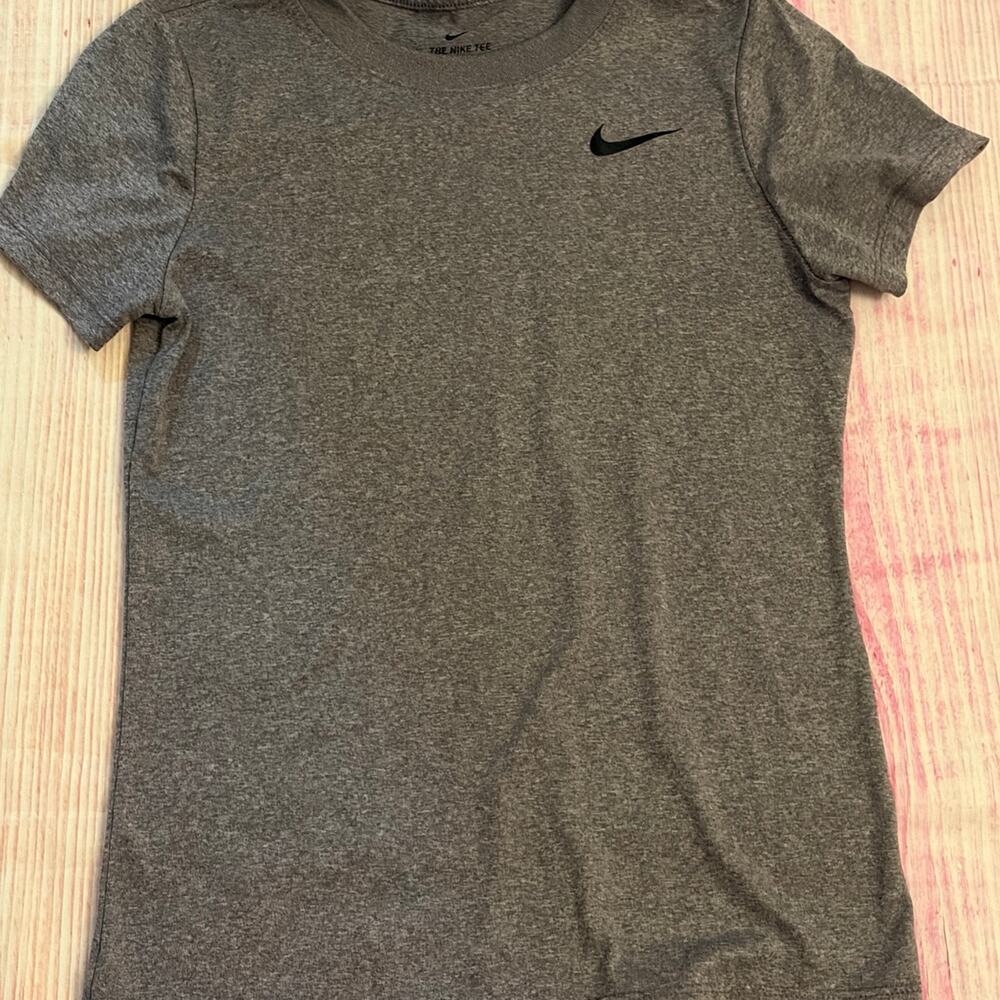 Nike Women’s XS Heather Purple Short Sleeve T-Shirt EUC